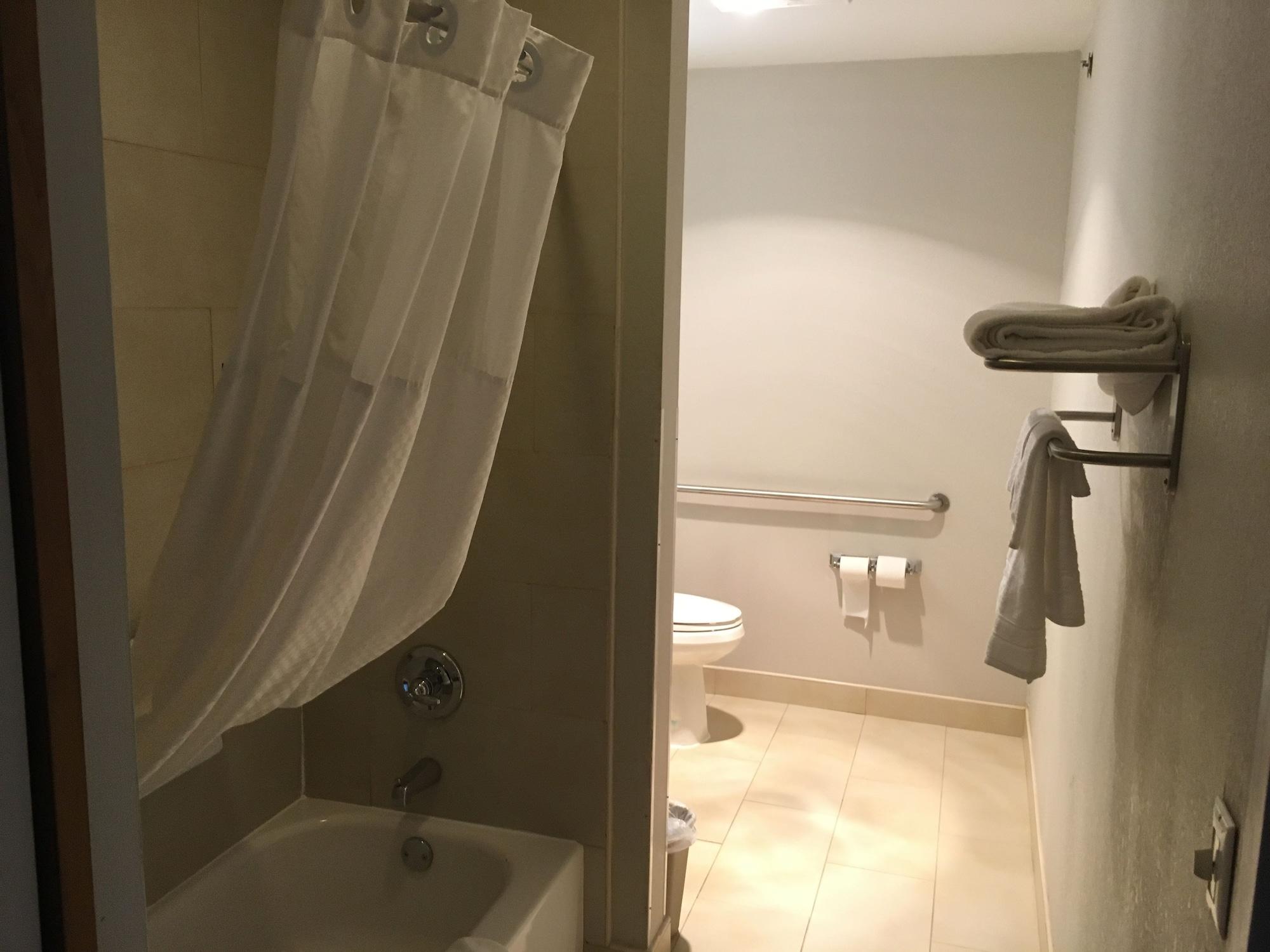 Microtel Inn By Wyndham - Albany Airport Лейтъм Екстериор снимка
