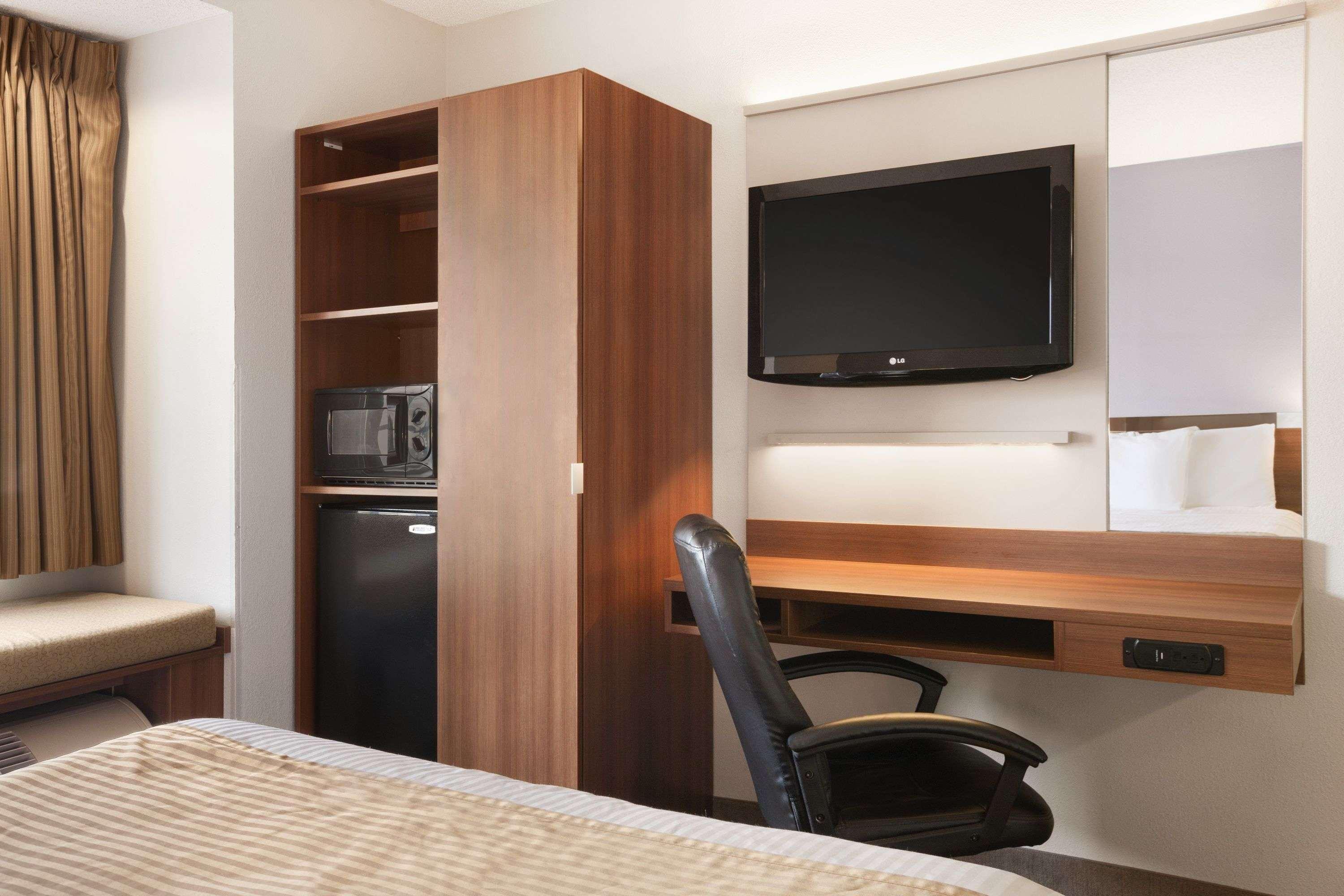Microtel Inn By Wyndham - Albany Airport Лейтъм Екстериор снимка