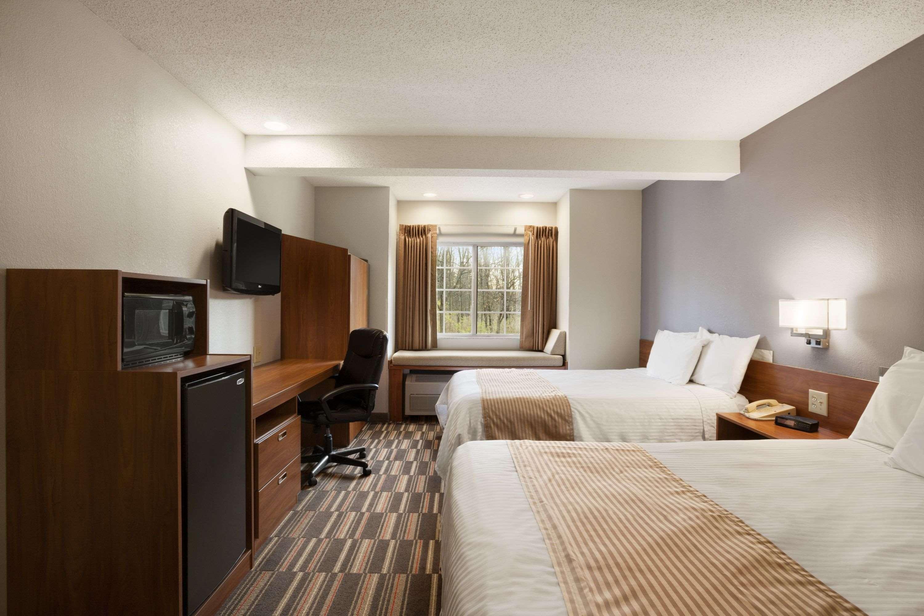 Microtel Inn By Wyndham - Albany Airport Лейтъм Екстериор снимка