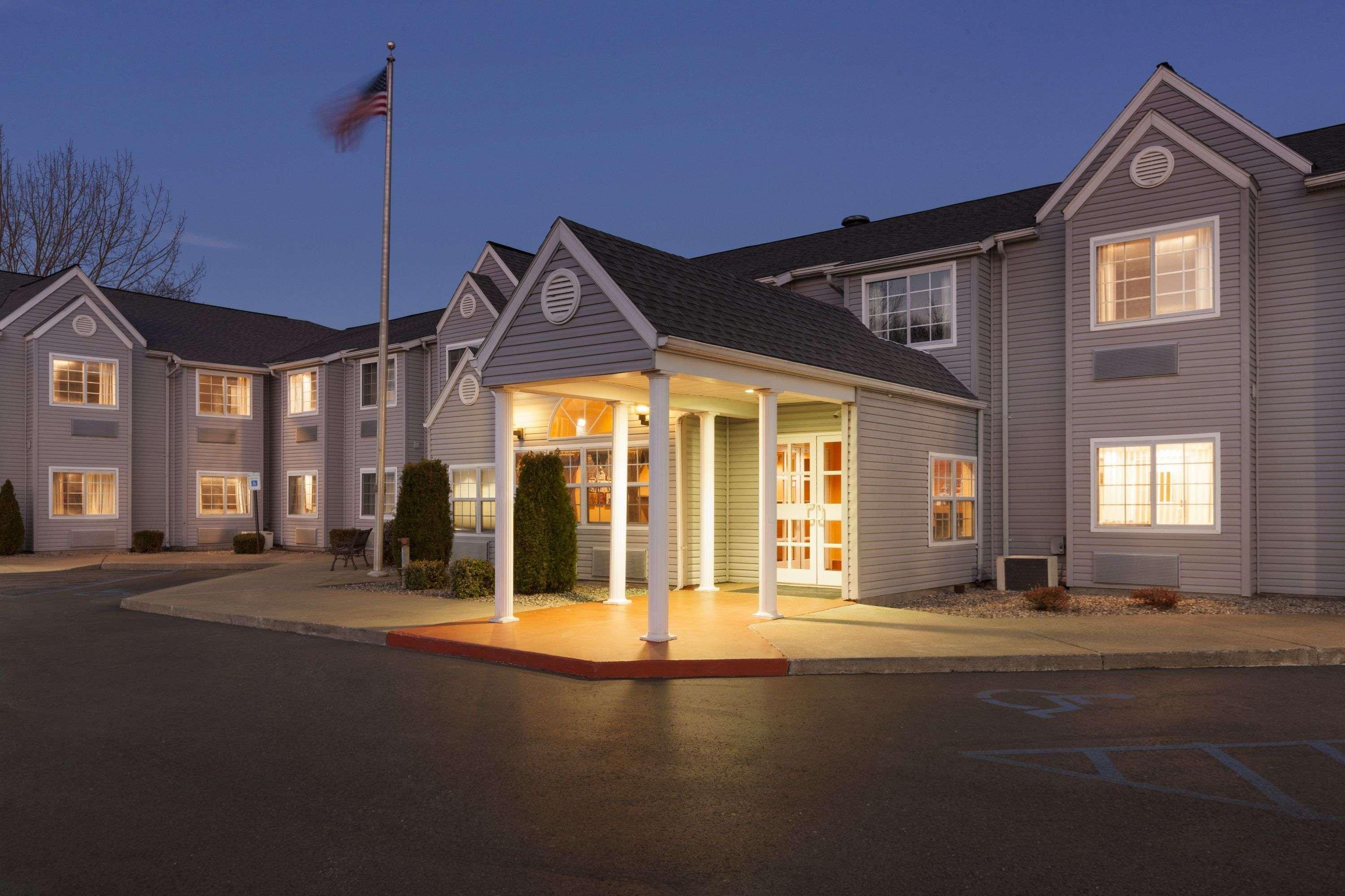 Microtel Inn By Wyndham - Albany Airport Лейтъм Екстериор снимка