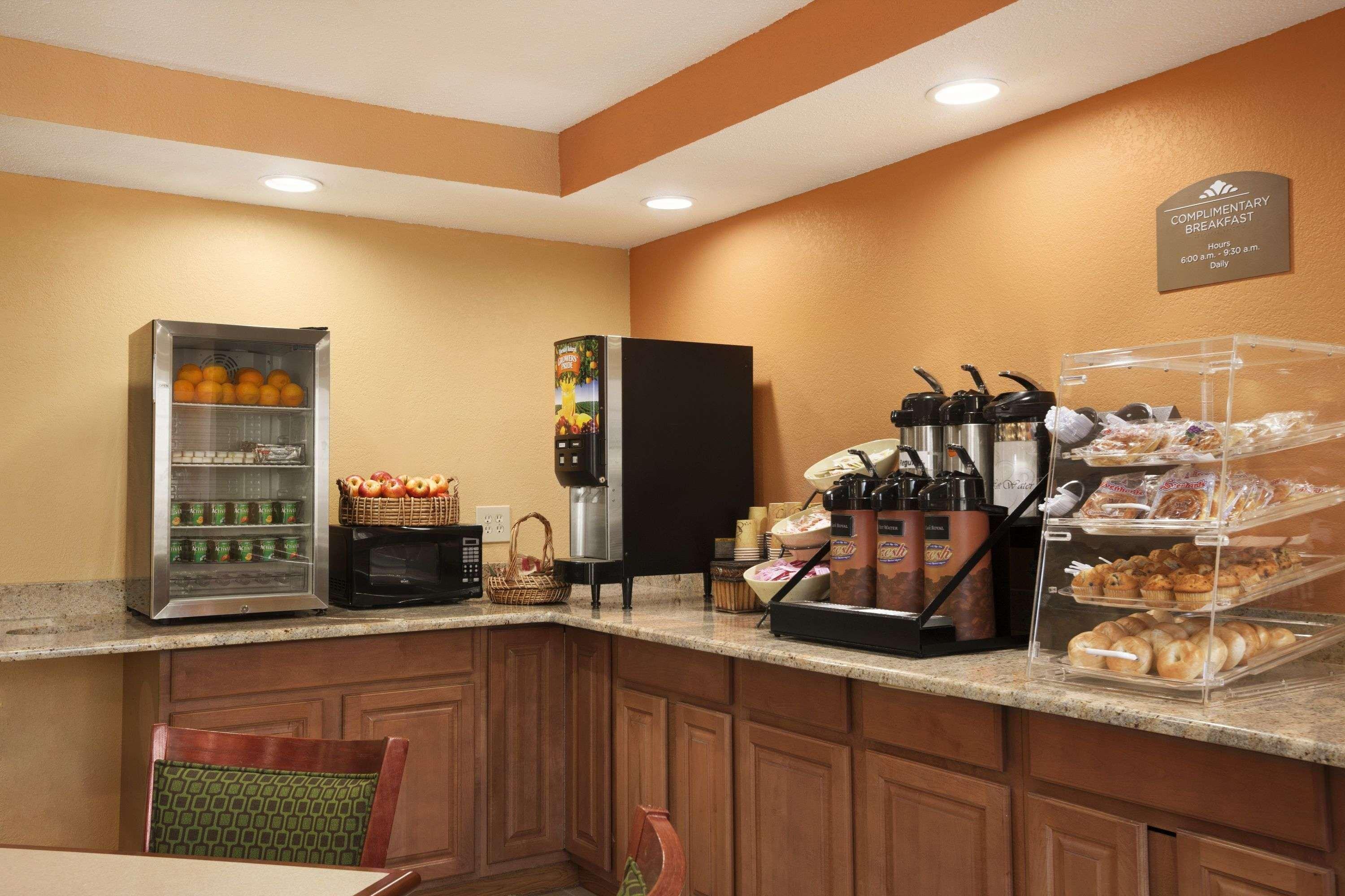 Microtel Inn By Wyndham - Albany Airport Лейтъм Екстериор снимка