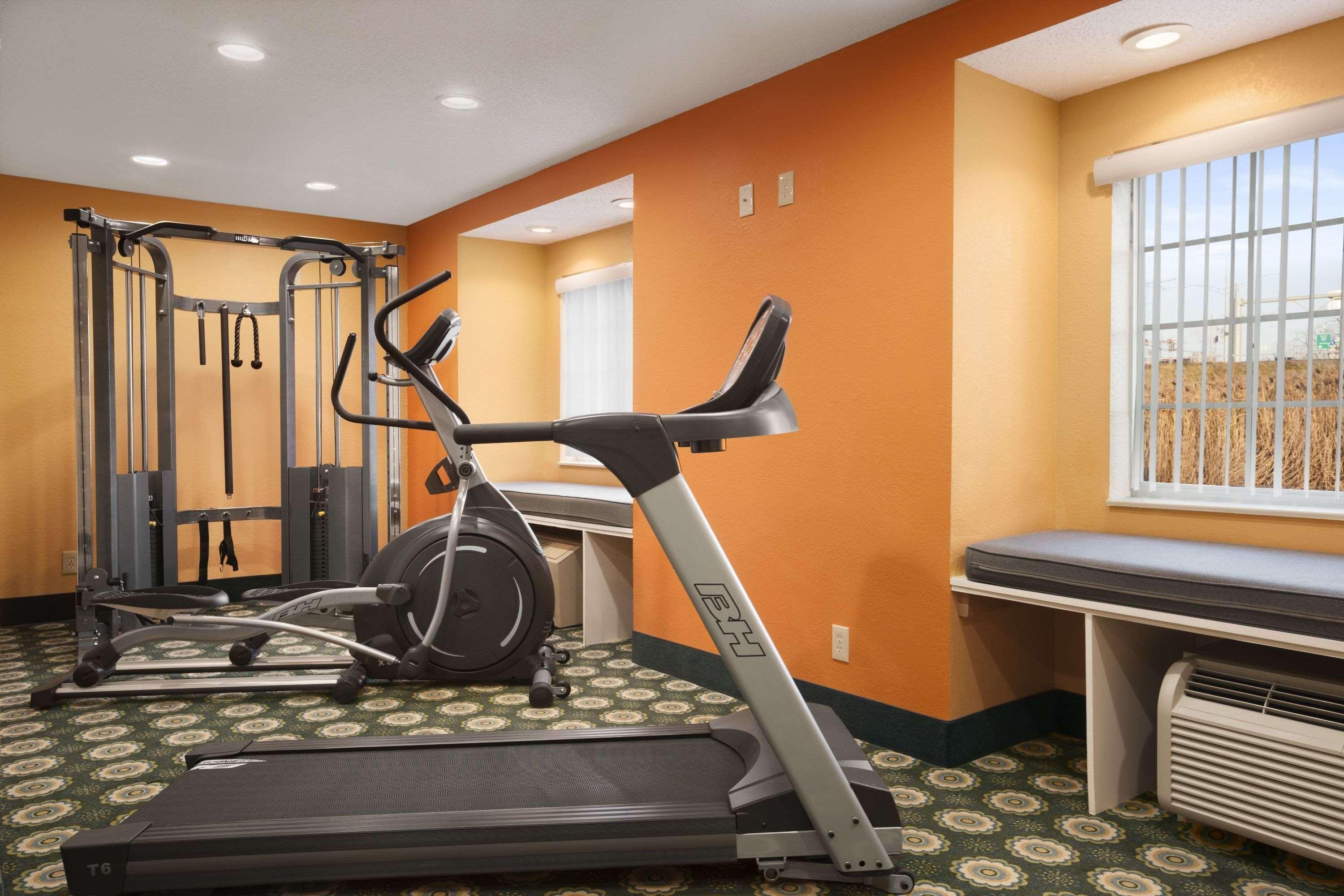 Microtel Inn By Wyndham - Albany Airport Лейтъм Екстериор снимка