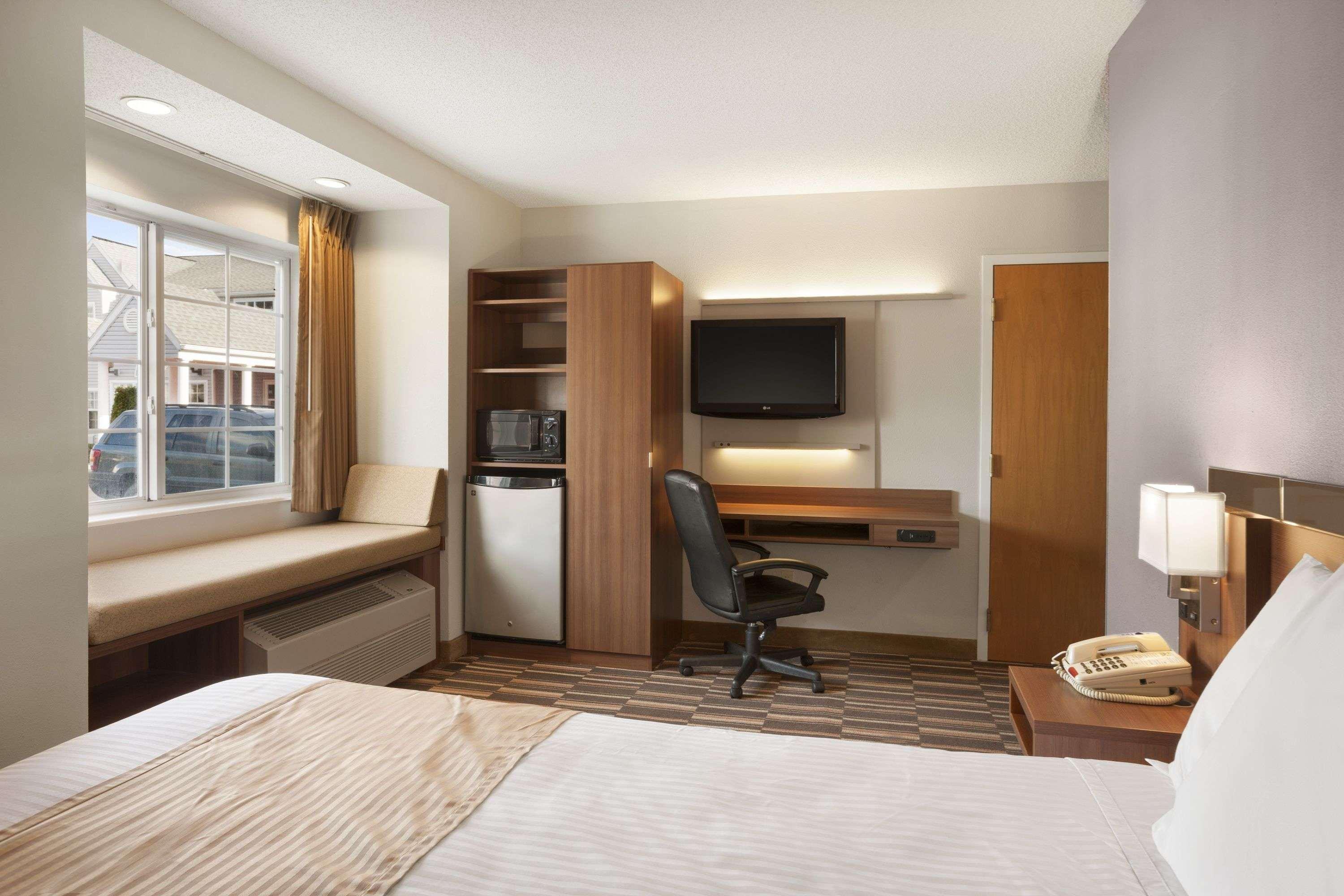Microtel Inn By Wyndham - Albany Airport Лейтъм Екстериор снимка