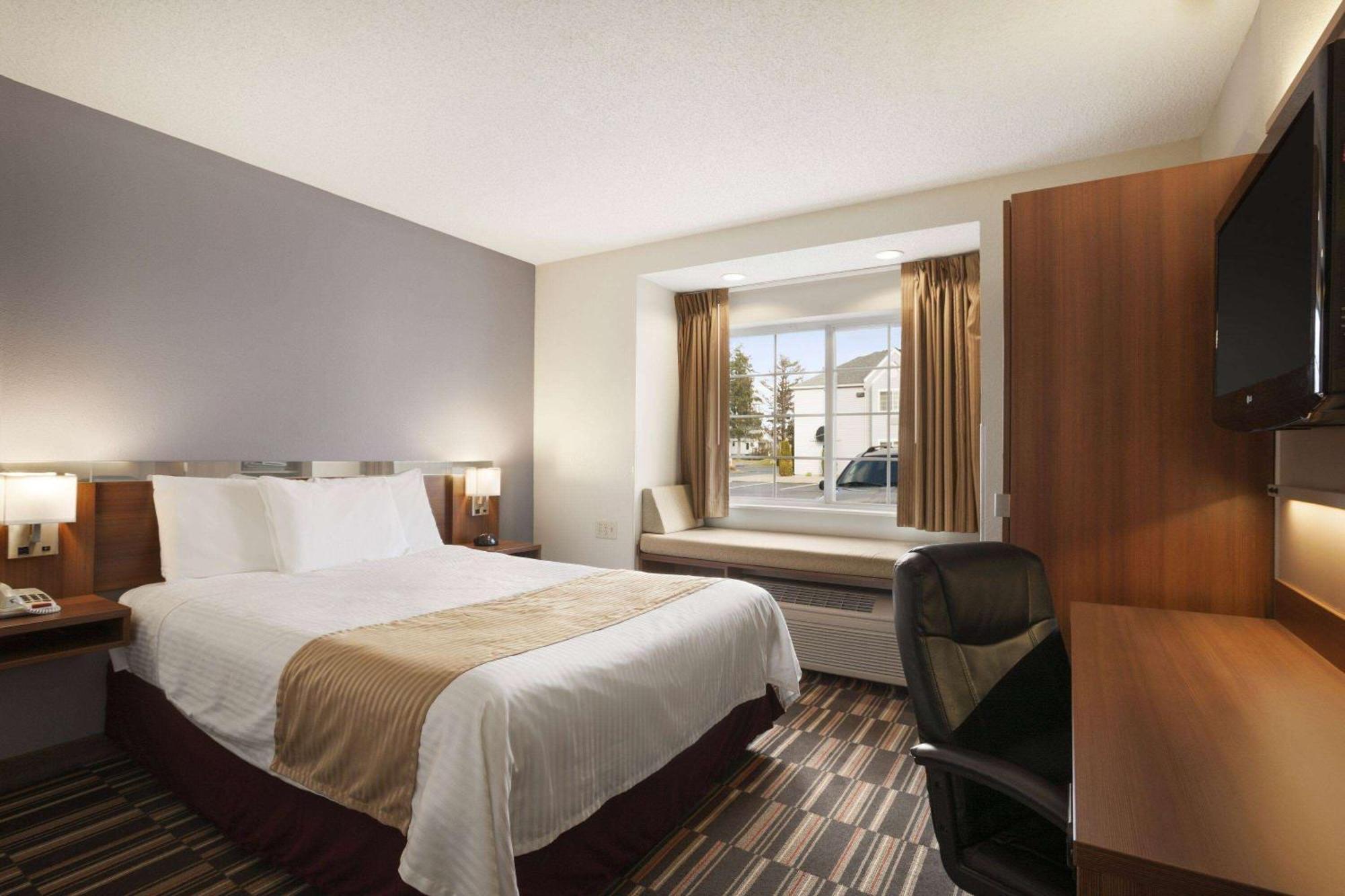 Microtel Inn By Wyndham - Albany Airport Лейтъм Екстериор снимка