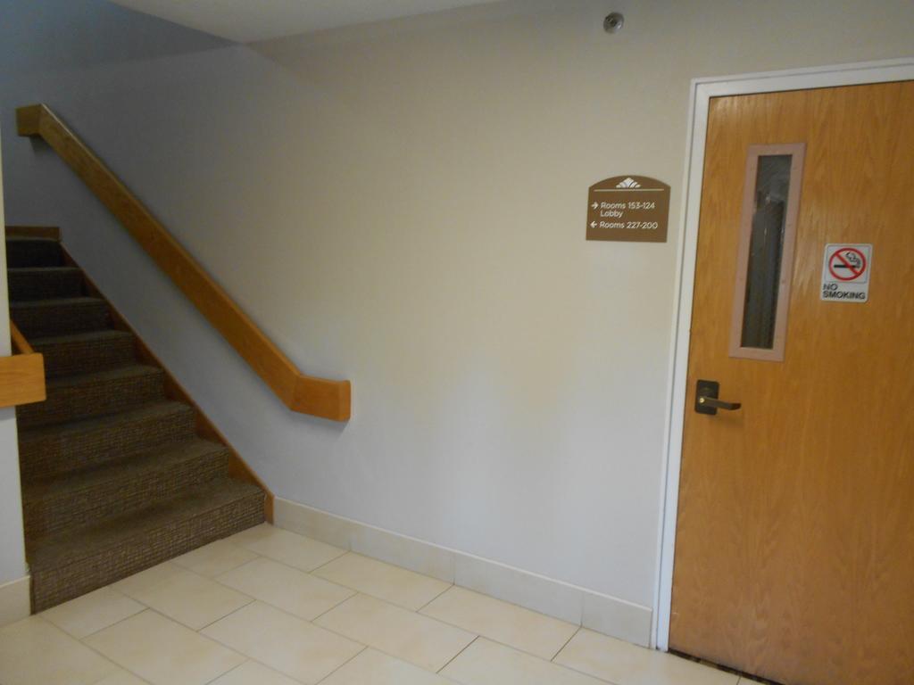 Microtel Inn By Wyndham - Albany Airport Лейтъм Екстериор снимка