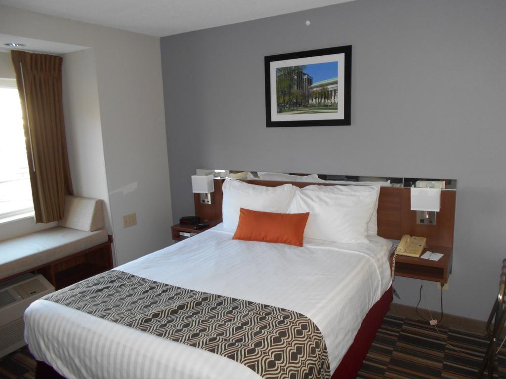 Microtel Inn By Wyndham - Albany Airport Лейтъм Екстериор снимка