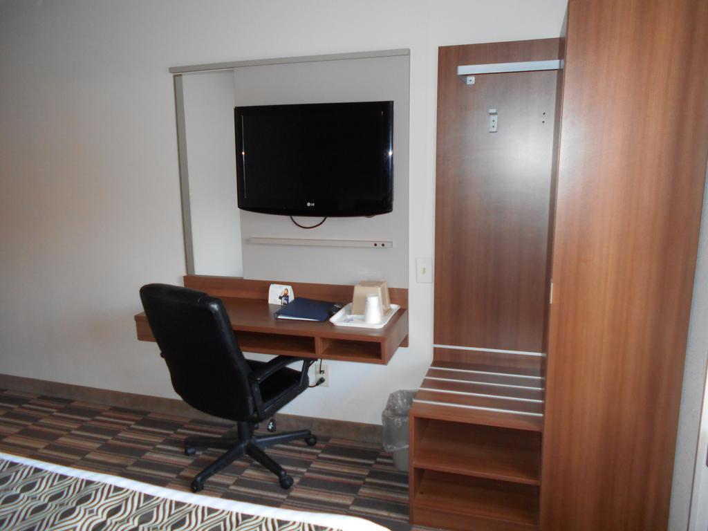 Microtel Inn By Wyndham - Albany Airport Лейтъм Екстериор снимка