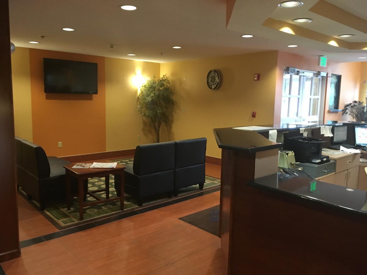 Microtel Inn By Wyndham - Albany Airport Лейтъм Екстериор снимка