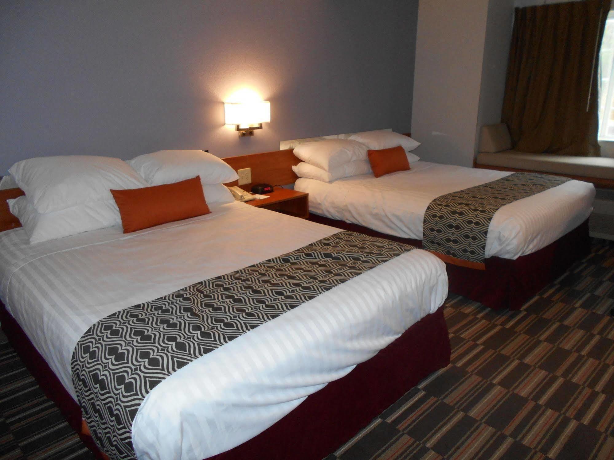 Microtel Inn By Wyndham - Albany Airport Лейтъм Екстериор снимка