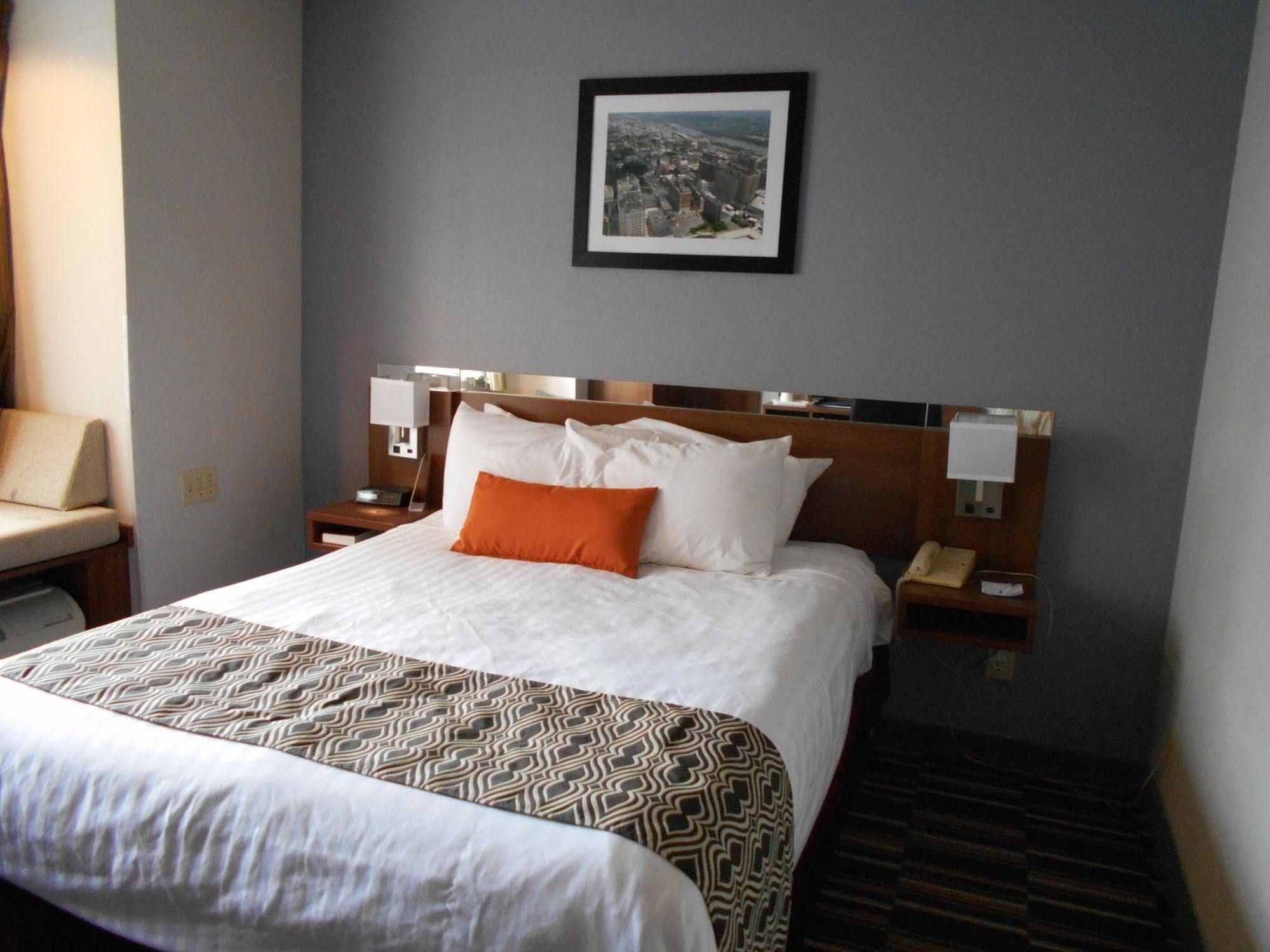 Microtel Inn By Wyndham - Albany Airport Лейтъм Екстериор снимка