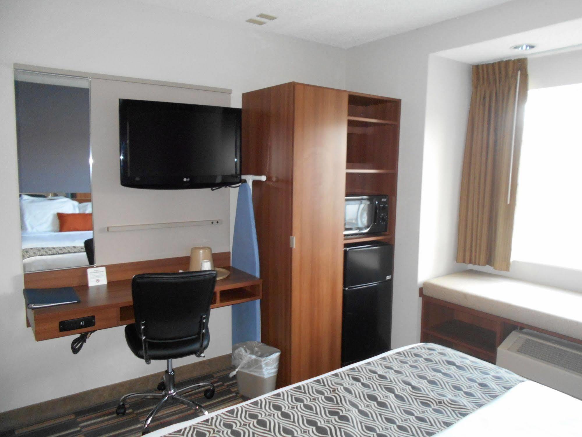 Microtel Inn By Wyndham - Albany Airport Лейтъм Екстериор снимка