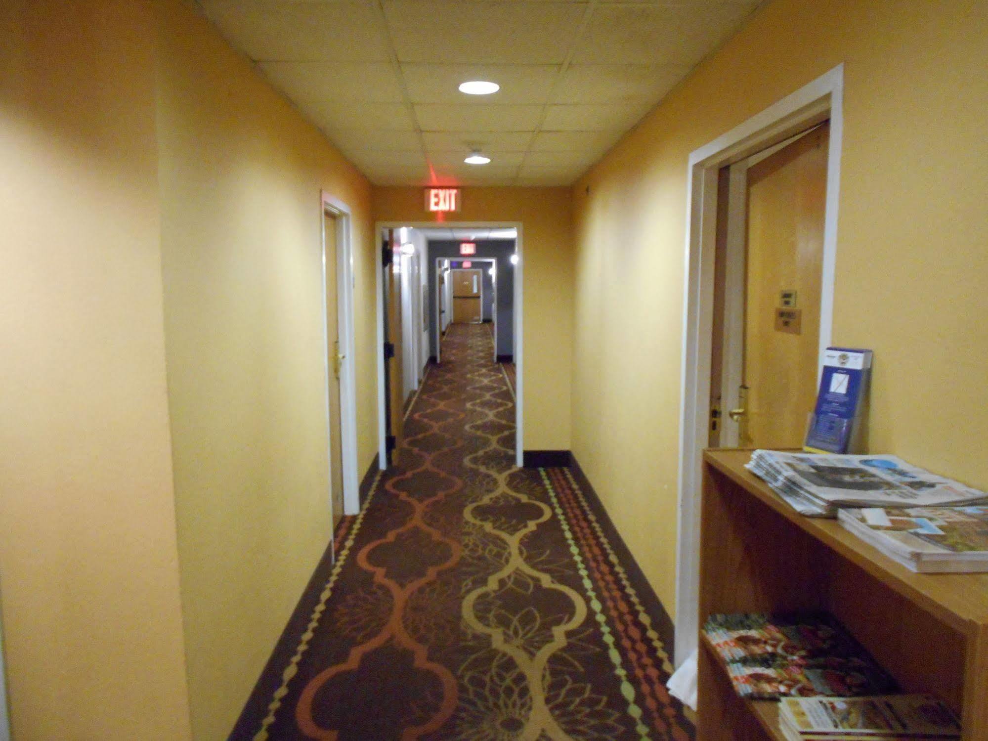 Microtel Inn By Wyndham - Albany Airport Лейтъм Екстериор снимка