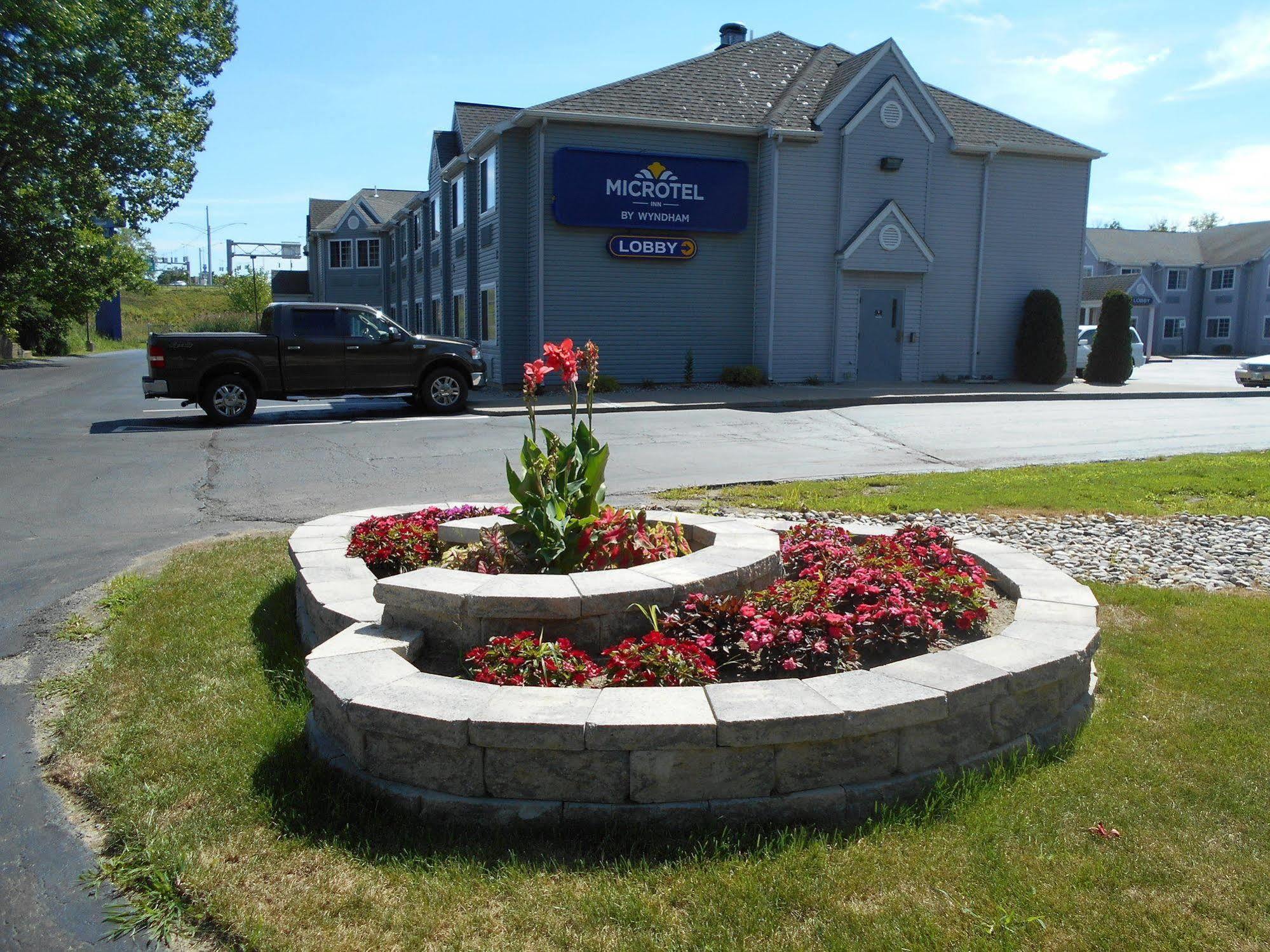 Microtel Inn By Wyndham - Albany Airport Лейтъм Екстериор снимка